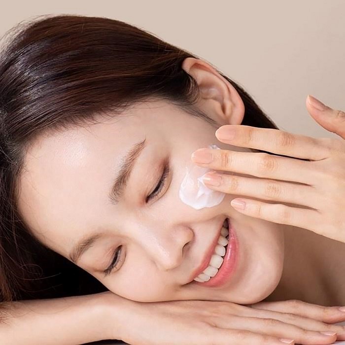 Kem nâng tone có làm trắng da không? Sự thật bạn cần biết trước khi quyết định mua!